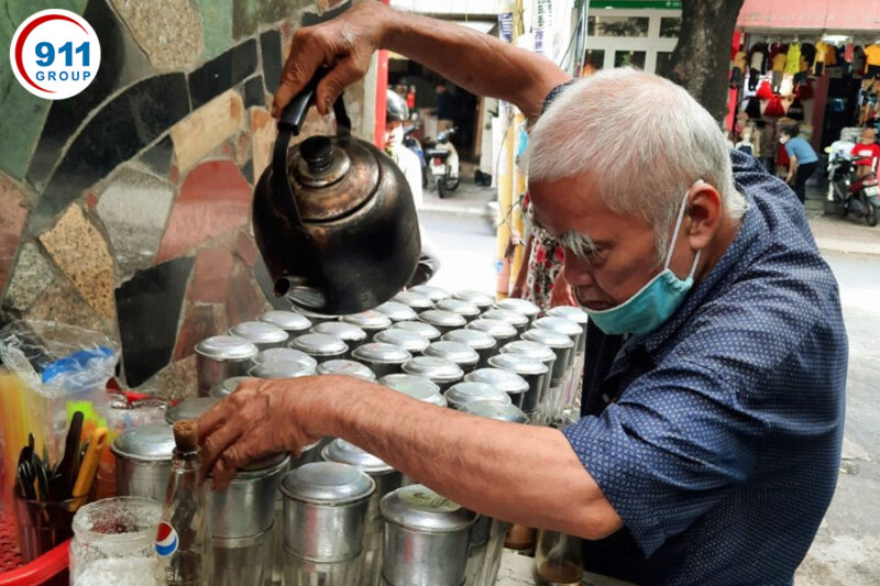 Cà Phê Ba Con Hẻm – Nguyễn Thị Minh Khai (911Taxi)