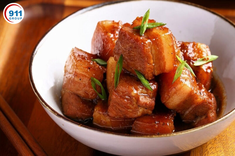 Thịt kho tàu nước dừa