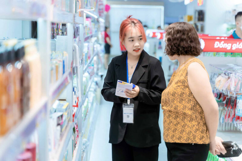Nhân viên bán hàng yêu thích giao tiếp, tư vấn và chăm sóc khách hàng