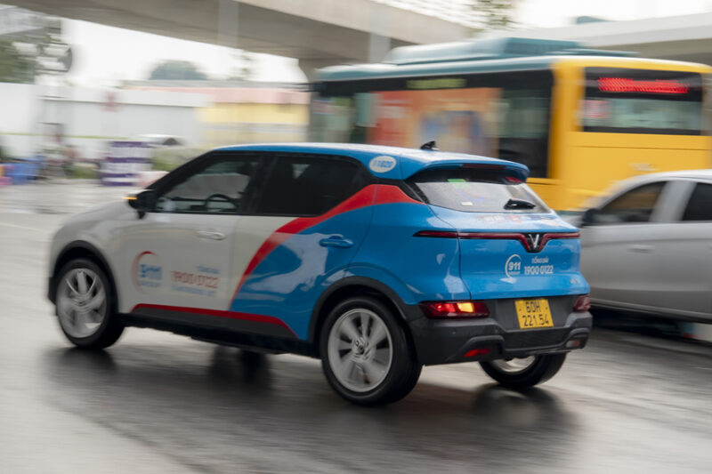 Phụ nữ có phù hợp với nghề tài xế taxi không?